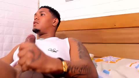 Snapshot of dominicvera chatting on 10.16.25 DominicVera online show from 10.16.25