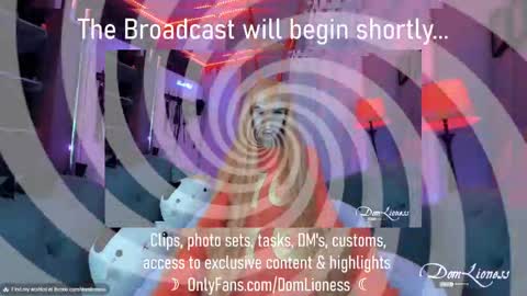 Snapshot of domlioness chatting on 10.27.25 DomLioness online show from 10.27.25