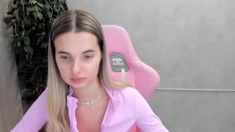 Snapshot of donnaaa_evans chatting on 02.26.25 Donna On GMT2 Mon-Fri 3-9 AM online show from 02.26.25