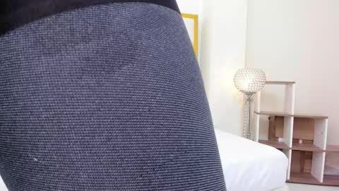 Paula DiazGMT-5 0730 - 1400 online show from 11.21.25