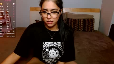 Snapshot of dontbemina chatting on 01.06.25 DontBeMina online show from 01.06.25