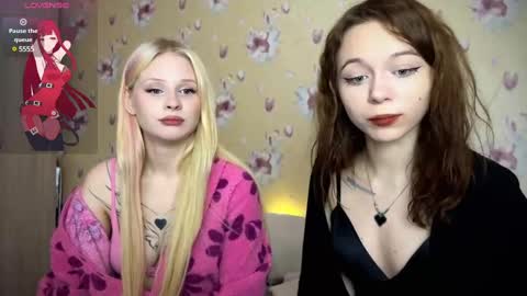 Snapshot of dontoke_ chatting on 12.12.24 Nicole online show from 12.12.24