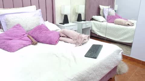 Anny online show from 10.31.25