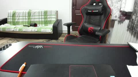 Snapshot of doriancretu95 chatting on 01.11.25 menu below online show from 01.11.25