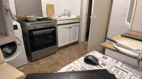 Snapshot of doriancretu95 chatting on 09.10.25 menu below online show from 09.10.25