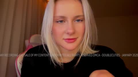 Snapshot of doublecuties chatting on 01.10.25 Lana Eva dont forget to give us a thumb up online show from 01.10.25