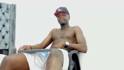 DOUGLAS online show from 10.08.25