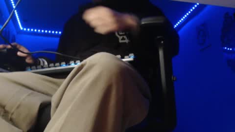 Snapshot of douglas_drake chatting on 02.19.25 douglas_drake online show from 02.19.25