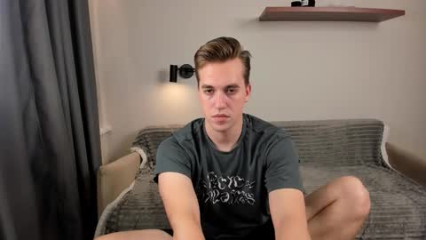 Snapshot of dr_your_dream chatting on 10.08.25 Mervin online show from 10.08.25