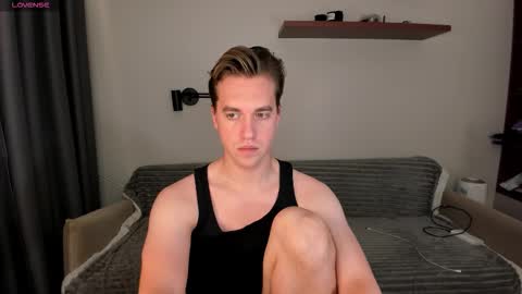 Snapshot of dr_your_dream chatting on 10.27.25 Mervin online show from 10.27.25