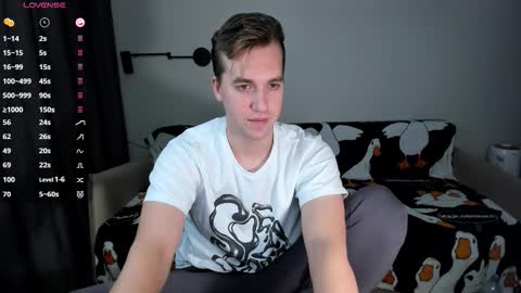 Snapshot of dr_your_dream chatting on 11.03.25 Mervin online show from 11.03.25