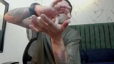 Snapshot of drakeneumann chatting on 02.04.25 Drake Neuman online show from 02.04.25