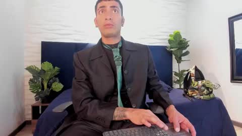 Snapshot of drakeneumann chatting on 02.13.25 Drake Neuman online show from 02.13.25