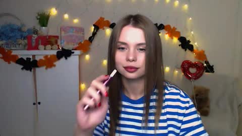 Mari online show from 10.17.25