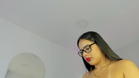 Snapshot of dream_nena chatting on 09.29.25 N E N A online show from 09.29.25