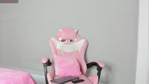 Snapshot of dream_team4 chatting on 11.14.25 dream team online show from 11.14.25