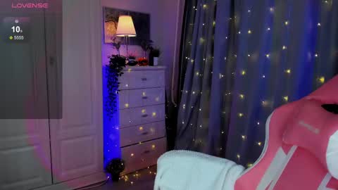 Snapshot of dreamaise chatting on 03.12.25  Mary   pvt open    use pink and blue app lovense online show from 03.12.25