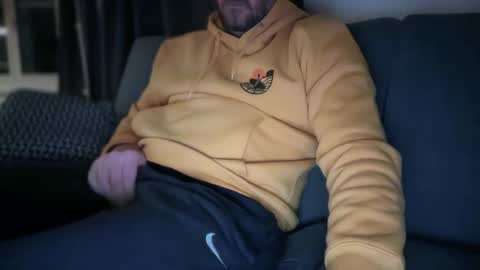 Snapshot of duke_london chatting on 02.19.25 Duke online show from 02.19.25