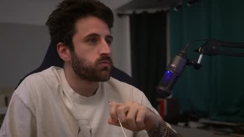 Snapshot of dukethedude chatting on 01.12.25 Duke online show from 01.12.25