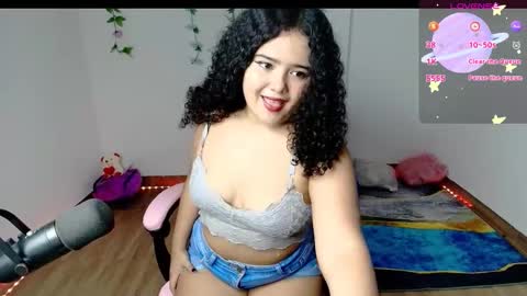 Snapshot of dulce_julieta_ chatting on 02.04.25 Dulce online show from 02.04.25