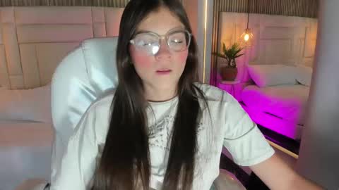 Snapshot of dulcevela chatting on 09.15.25 dulcevela online show from 09.15.25