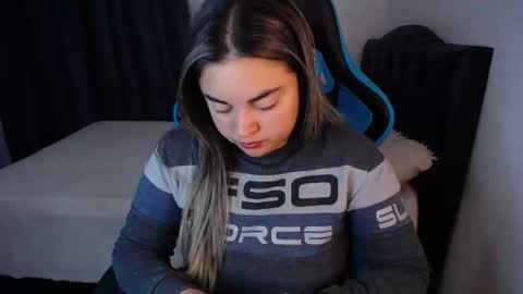 Snapshot of dumont_model chatting on 12.08.24 Nicole   online show from 12.08.24