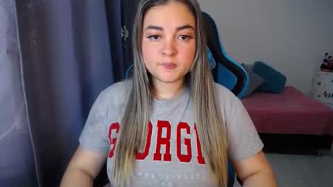 Snapshot of dumont_model chatting on 12.14.24 Nicole   online show from 12.14.24