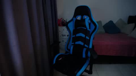 Snapshot of dumont_model chatting on 01.10.25 Nicole   online show from 01.10.25