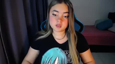 Snapshot of dumont_model chatting on 01.11.25 Nicole   online show from 01.11.25