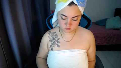 Snapshot of dumont_model chatting on 01.18.25 Nicole   online show from 01.18.25