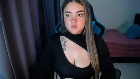 Snapshot of dumont_model chatting on 01.28.25 Nicole   online show from 01.28.25