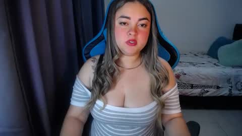 Snapshot of dumont_model chatting on 02.02.25 Nicole   online show from 02.02.25