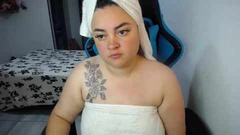 Snapshot of dumont_model chatting on 10.12.25 Nicole   online show from 10.12.25