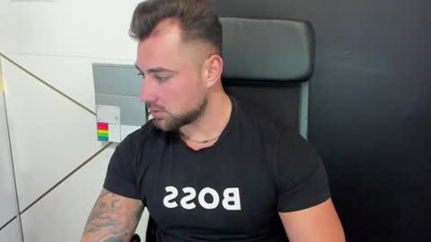 Snapshot of duncanstones chatting on 02.04.25 DuncanStone online show from 02.04.25