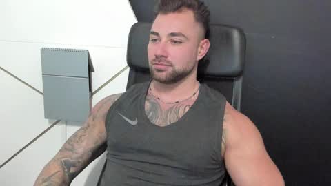 Snapshot of duncanstones chatting on 03.04.25 DuncanStone online show from 03.04.25
