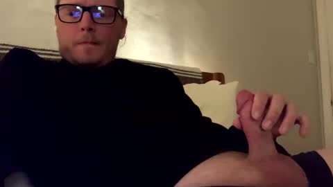 Snapshot of dustborn chatting on 12.12.24 DUSTBORN online show from 12.12.24