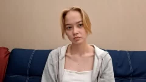 Snapshot of dustidickirson chatting on 10.08.25 Alisa online show from 10.08.25