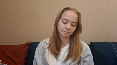 Snapshot of dustidickirson chatting on 10.17.25 Alisa online show from 10.17.25
