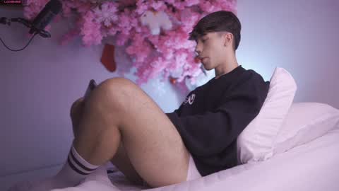 Snapshot of dwayne_xx chatting on 12.27.24 Dwayne xx online show from 12.27.24