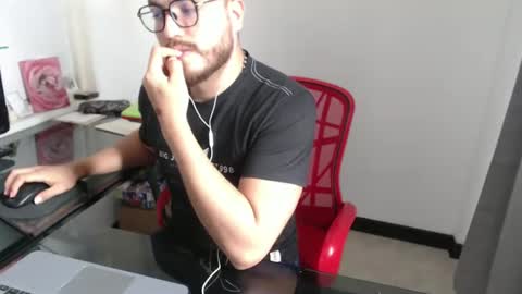 dylanhot10 online show from 10.18.25