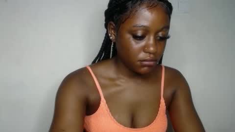 Snapshot of ebony_fatass chatting on 09.16.25 Ella online show from 09.16.25