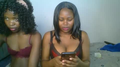 Snapshot of ebony_meeky chatting on 10.19.25 ebony_meeky online show from 10.19.25