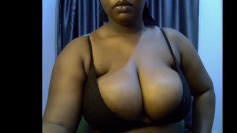 Snapshot of ebony_plumx12 chatting on 09.10.25 Prisy online show from 09.10.25