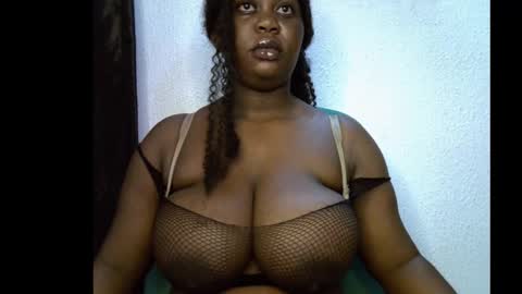 Snapshot of ebony_plumx12 chatting on 09.12.25 Prisy online show from 09.12.25