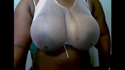 Snapshot of ebony_plumx12 chatting on 09.17.25 Prisy online show from 09.17.25