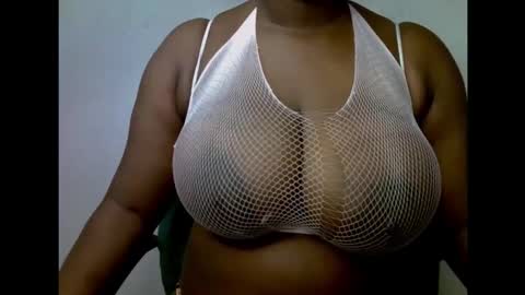Snapshot of ebony_plumx12 chatting on 09.18.25 Prisy online show from 09.18.25