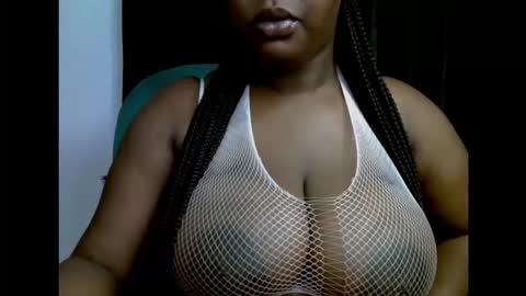 Snapshot of ebony_plumx12 chatting on 09.23.25 Prisy online show from 09.23.25