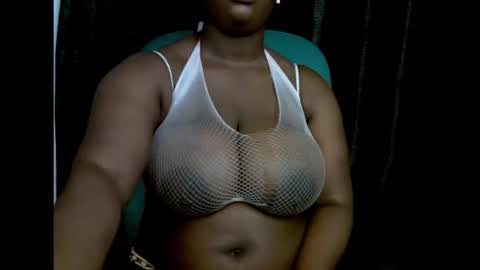 Snapshot of ebony_plumx12 chatting on 09.24.25 Prisy online show from 09.24.25