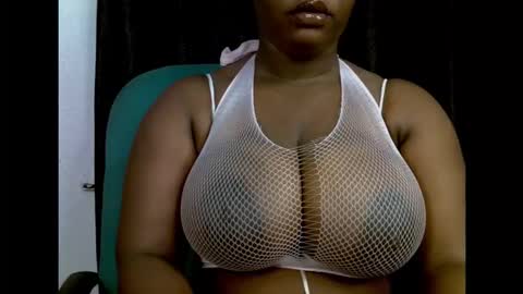 Snapshot of ebony_plumx12 chatting on 09.28.25 Prisy online show from 09.28.25