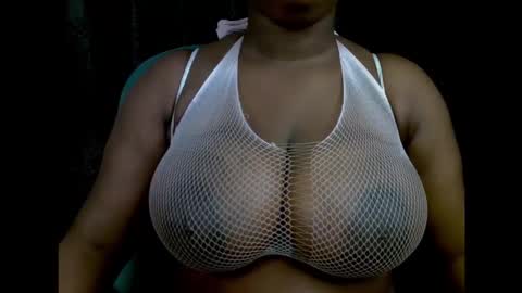 Snapshot of ebony_plumx12 chatting on 09.30.25 Prisy online show from 09.30.25
